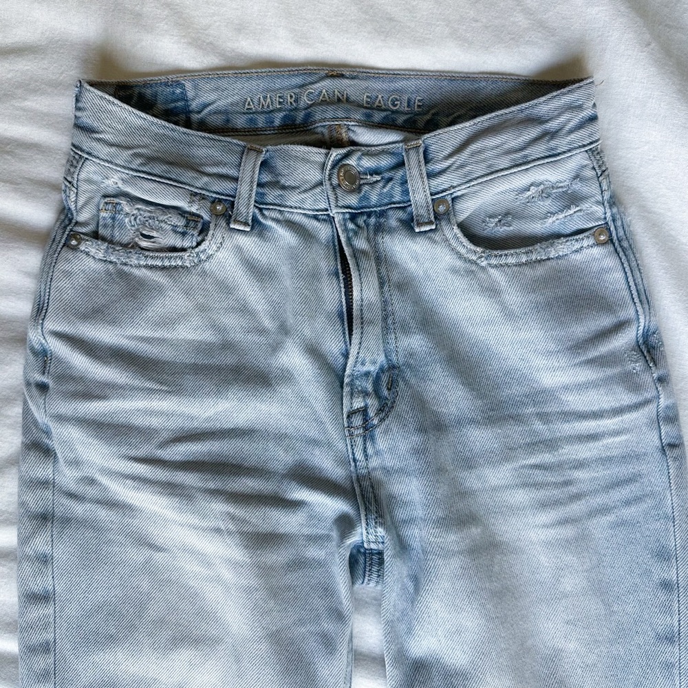 American Eagle Light Wash Mom Jeans with Distressed Accents (Pockets)